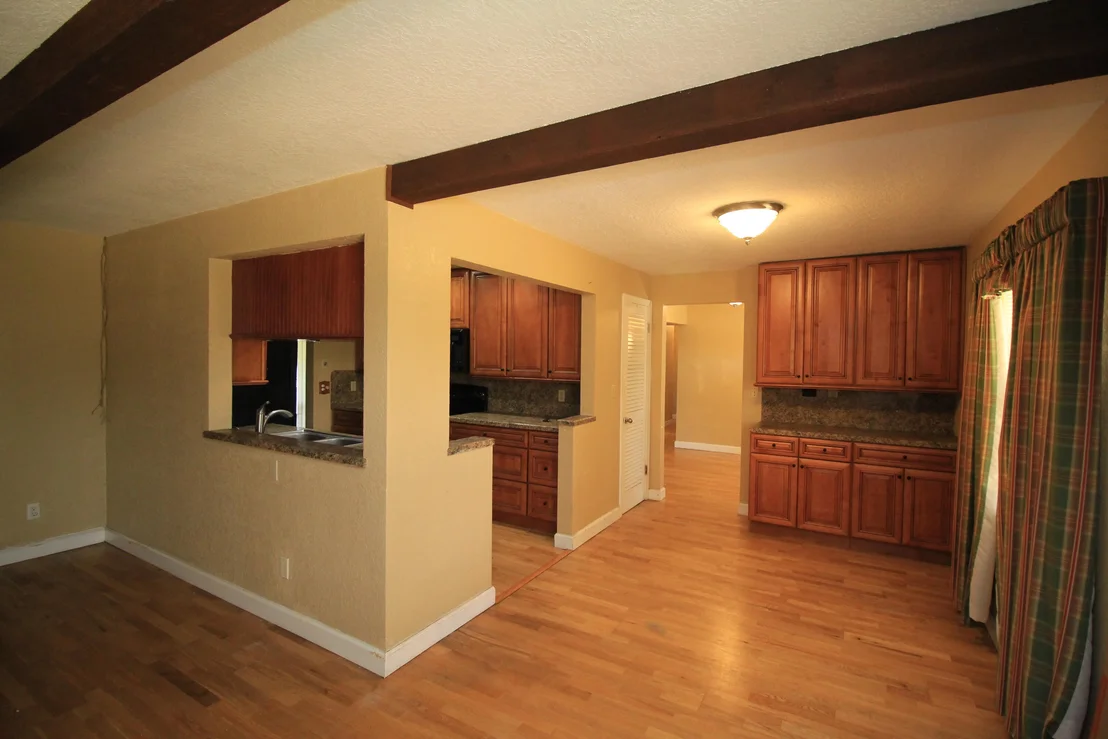 Photo of 1441 Meadowbrook Road NE