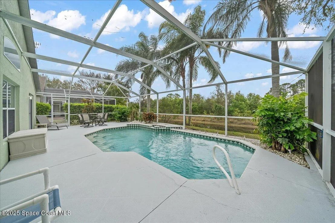 Photo of 883 Villa Drive
