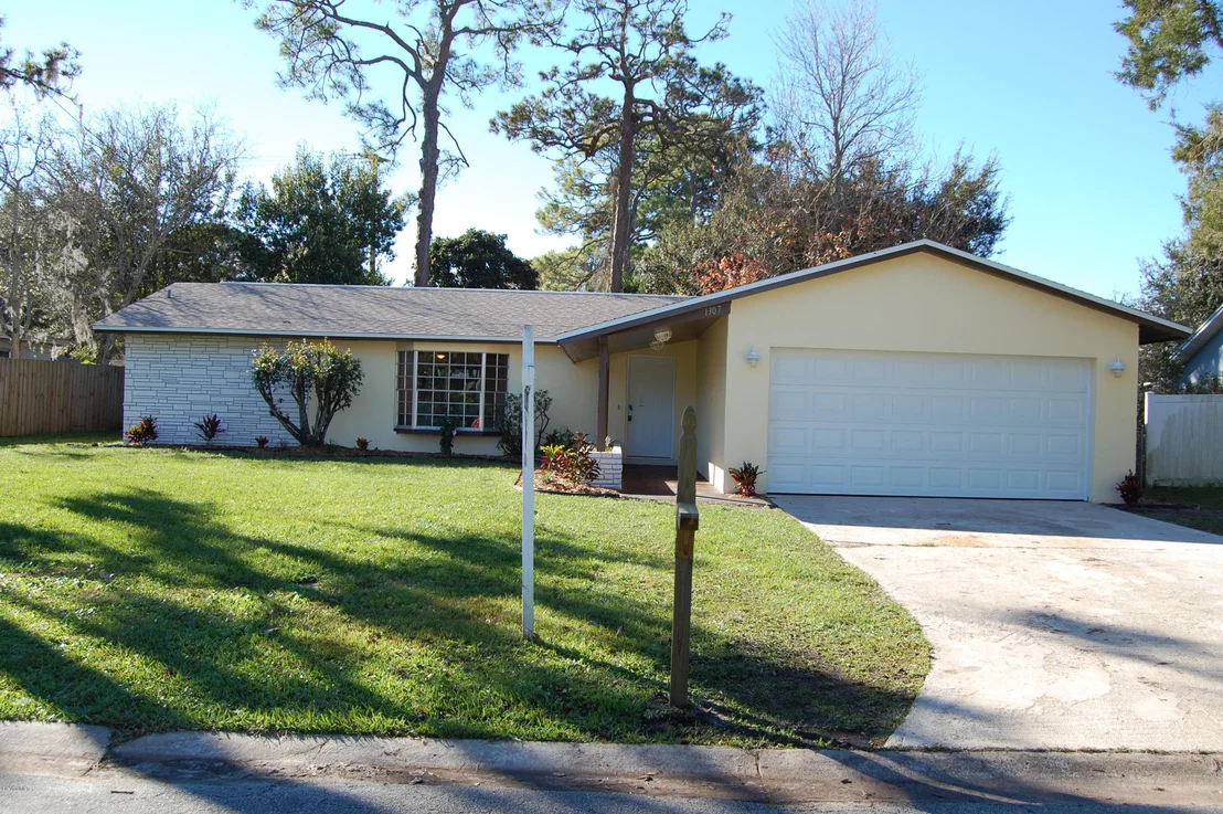Photo of 1307 Saint Andrews Drive