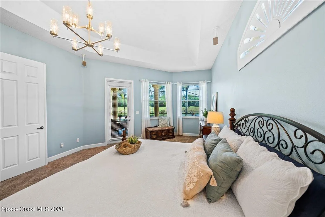 Photo of 925 Chatsworth Drive