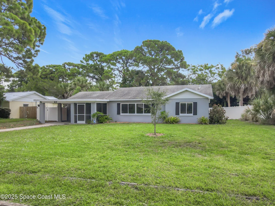 Photo of 819 W Whitmire Drive