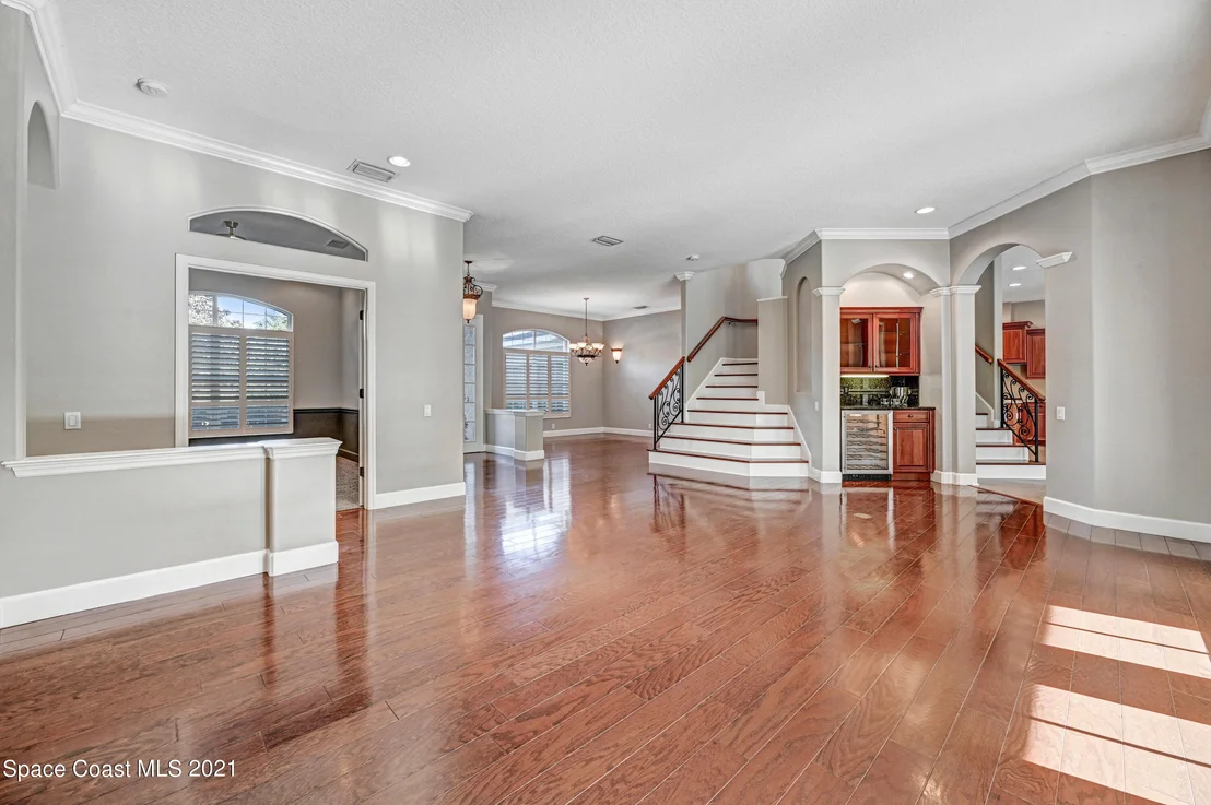 Photo of 882 Oak Park Drive