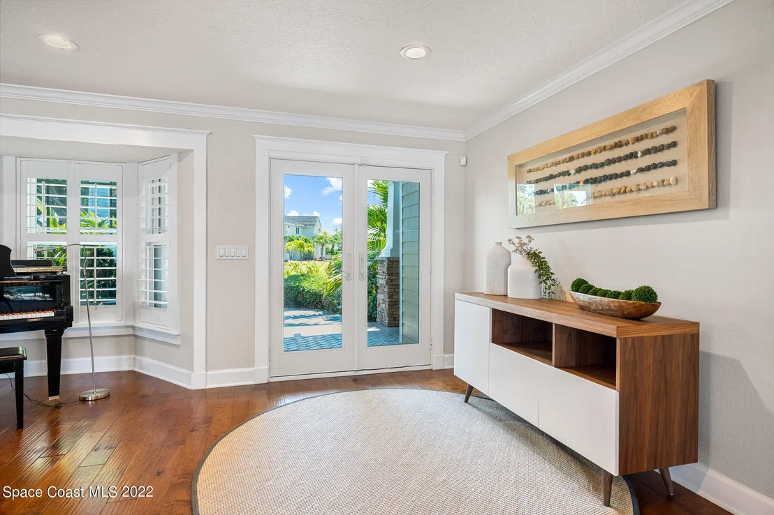Photo of 437 River View Lane