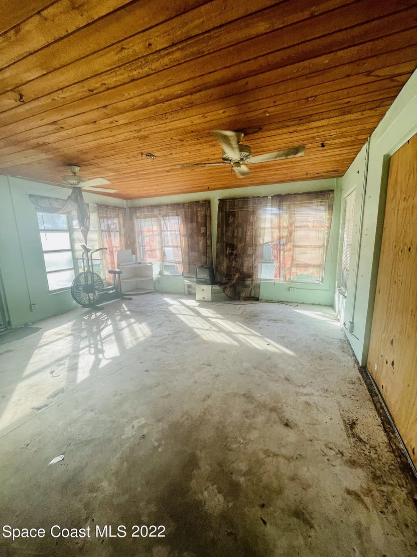 Photo of 810 Edwards Street NE