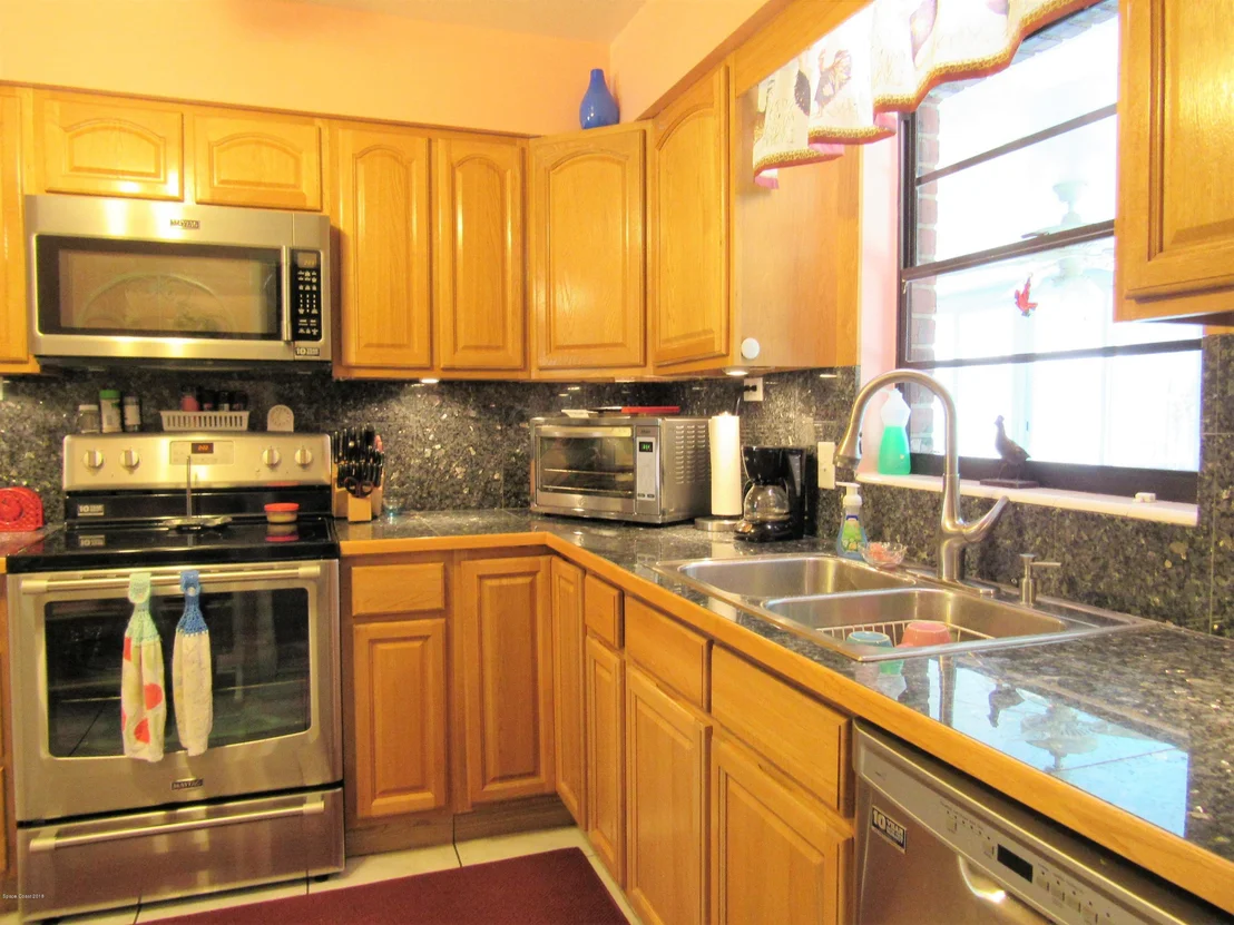 Photo of 979 Demaret Drive