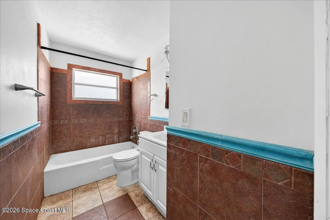 Photo of 2804 Kenyon Avenue