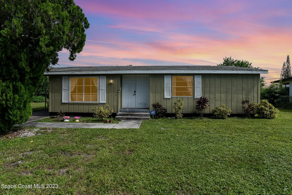 Photo of 705 Angle Street NE
