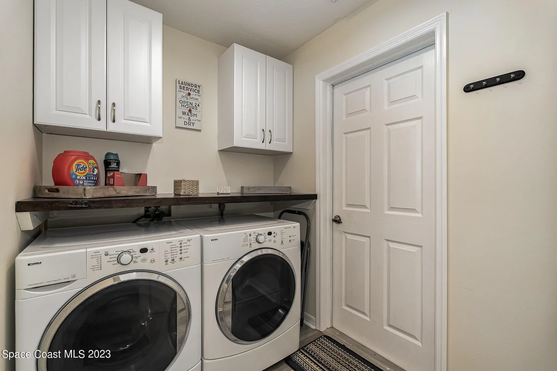 Photo of 321 Lake Victoria Circle