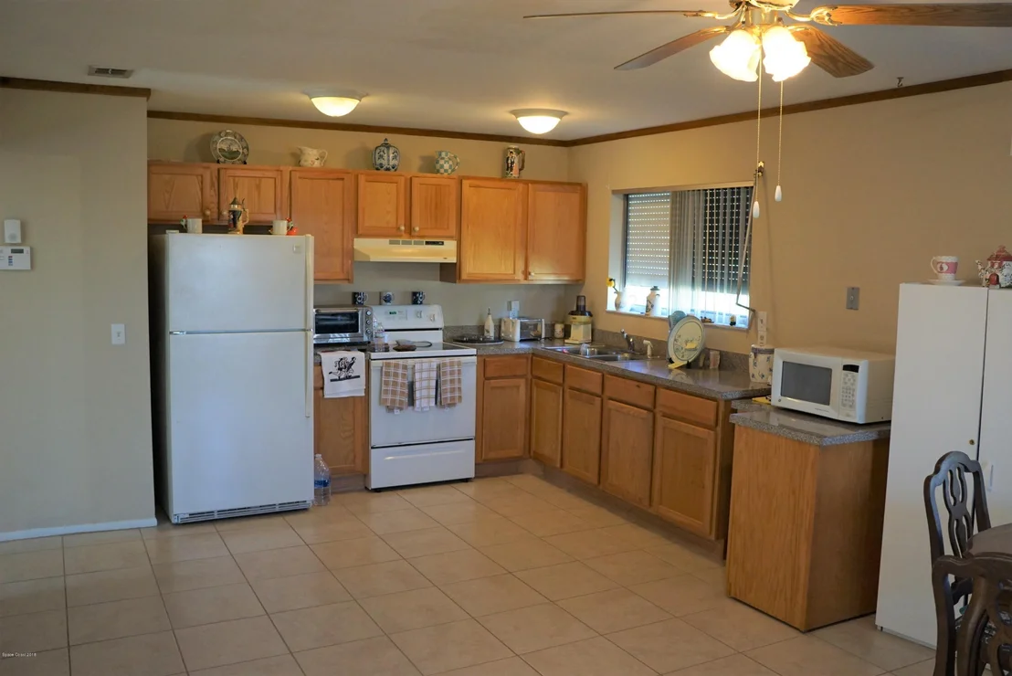 Photo of 966 Mariposa Drive NE