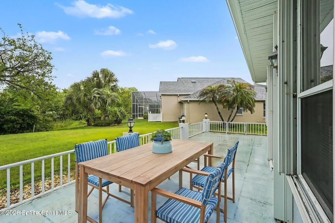 Photo of 981 Victoria Place