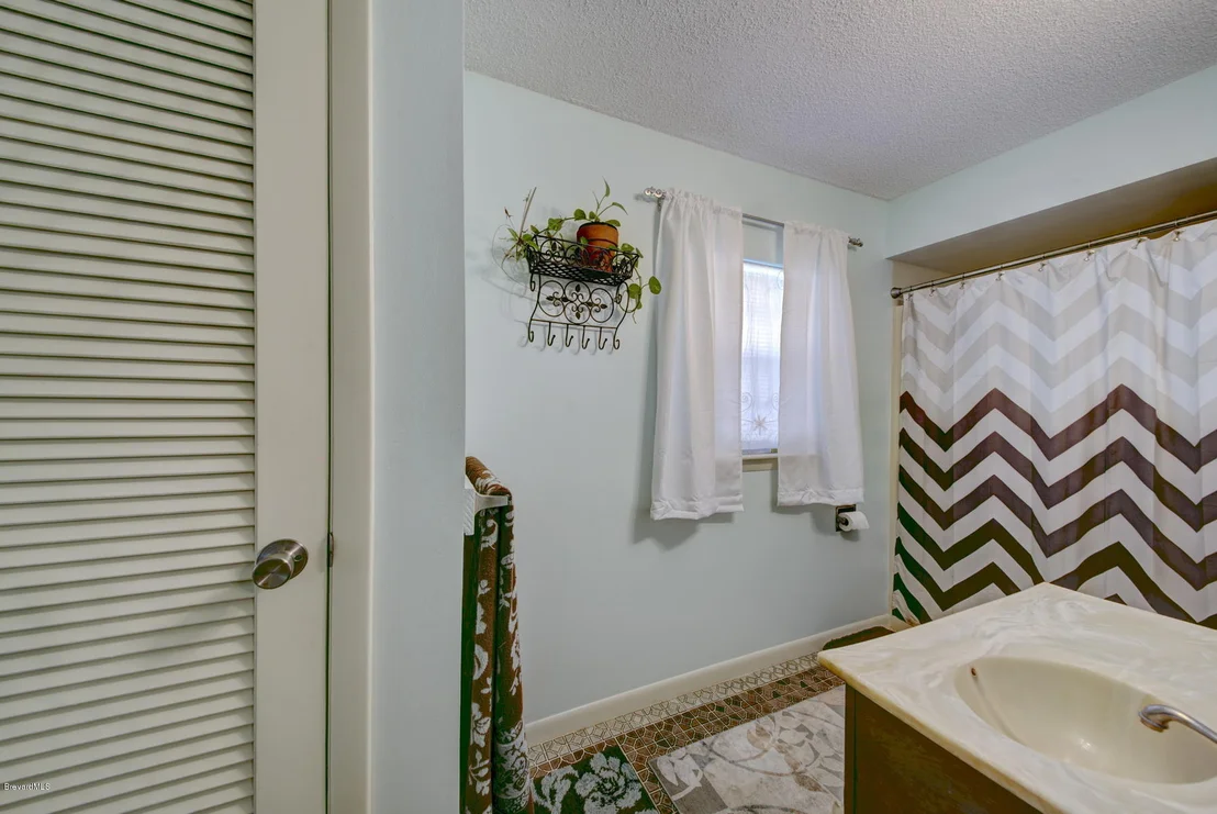 Photo of 2317 Pineapple Avenue
