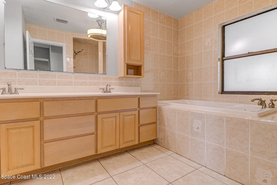 Photo of 2777 Pine Avenue