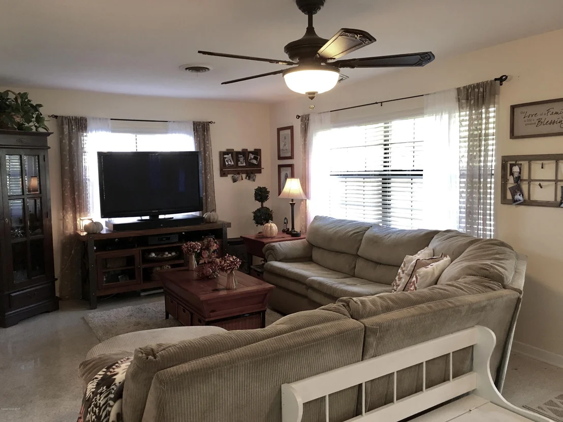 Photo of 27 S Hardee Circle S