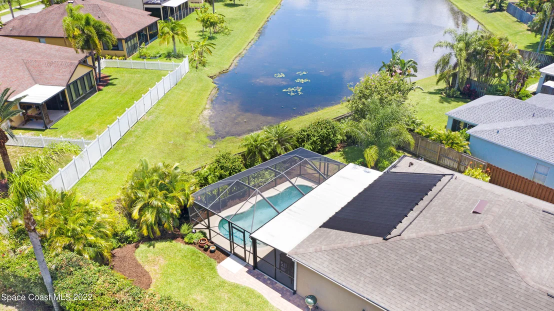Photo of 1153 White Oak Circle