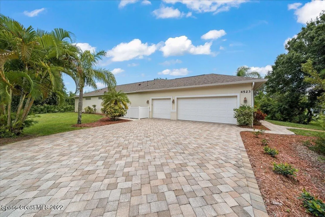 Photo of 4523 Long Lake Road