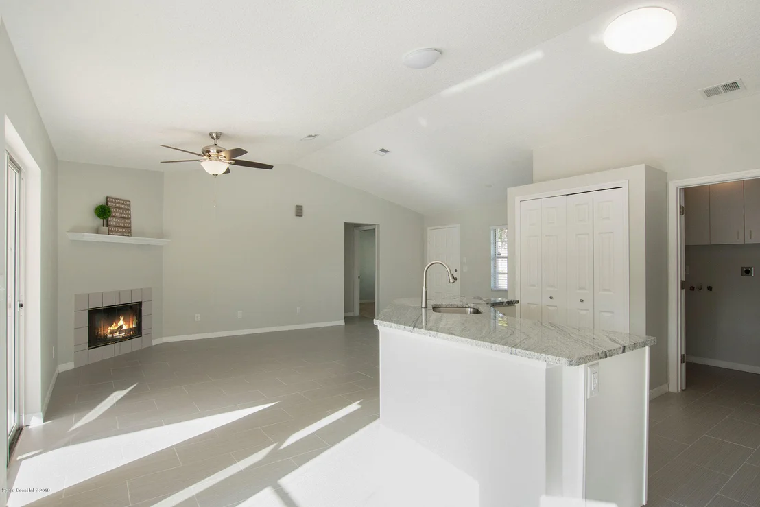 Photo of 2076 Lansing Street