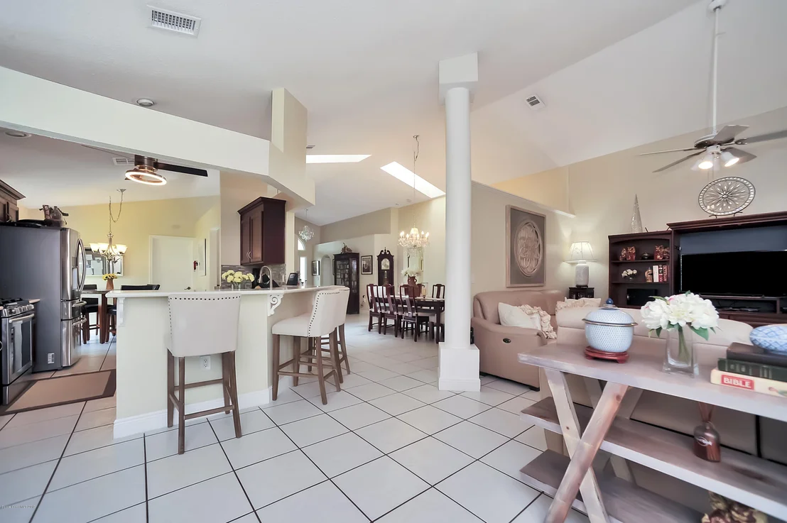 Photo of 2400 Mountain View Avenue