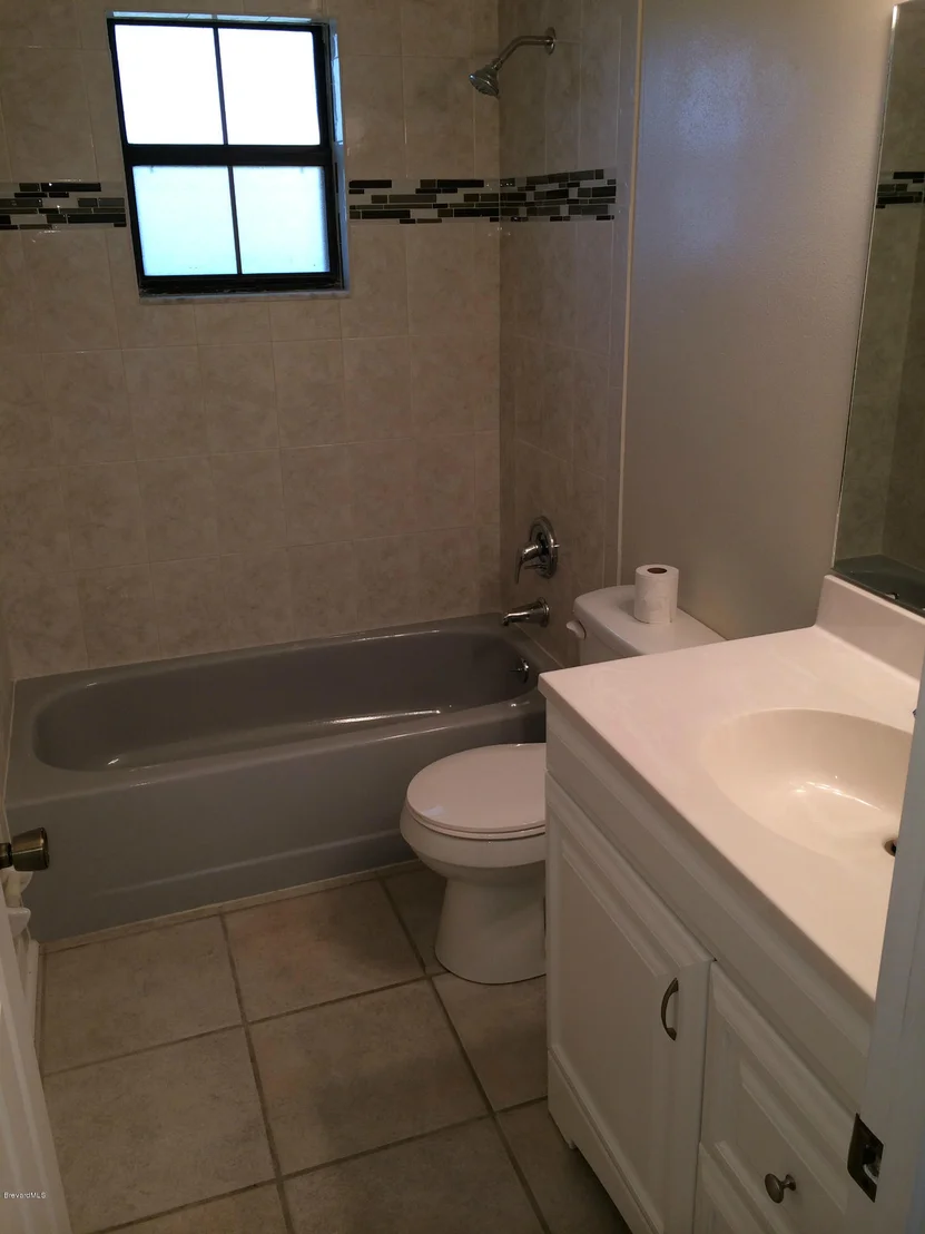 Photo of 6946 Bayfront Road
