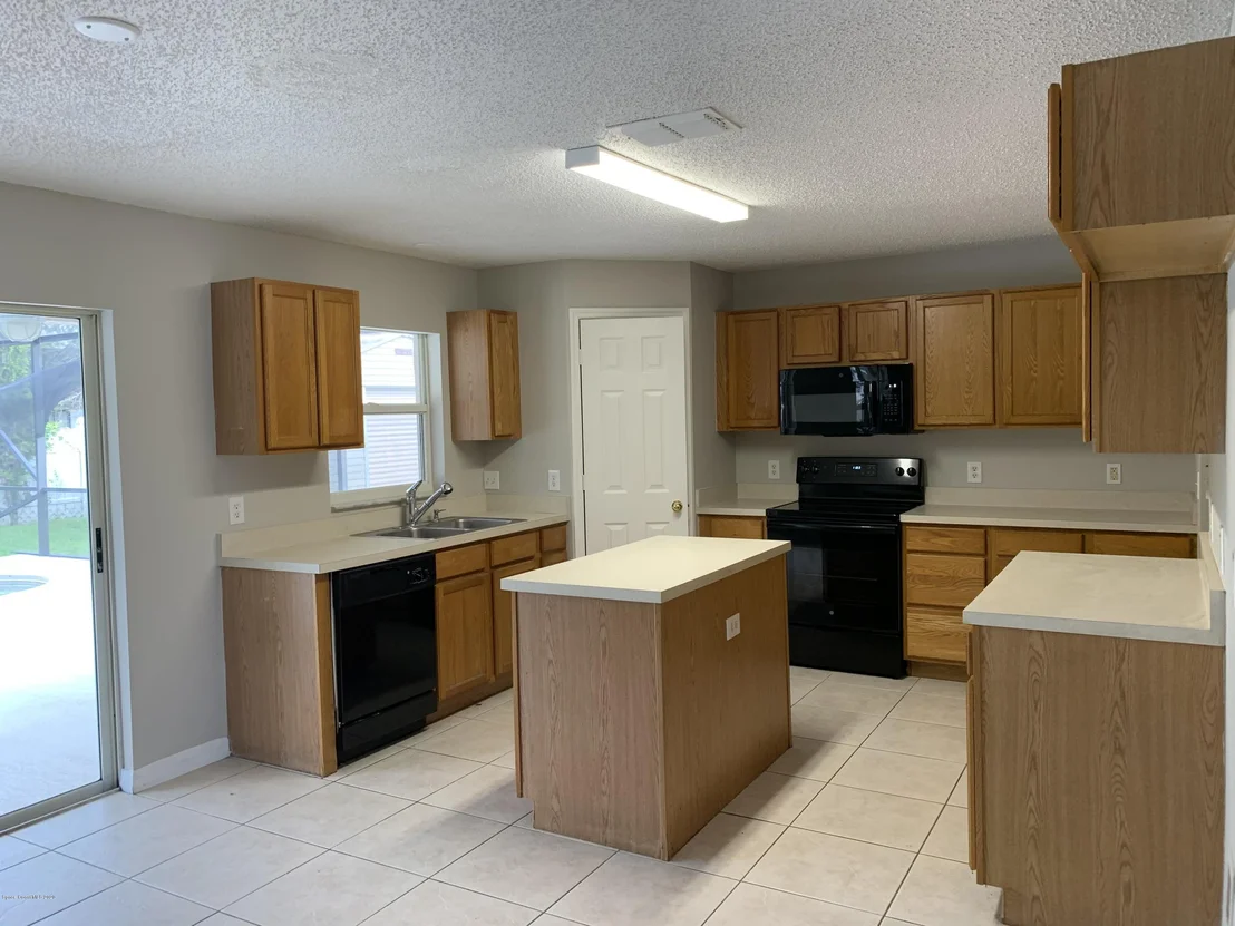 Photo of 575 Balcom SE