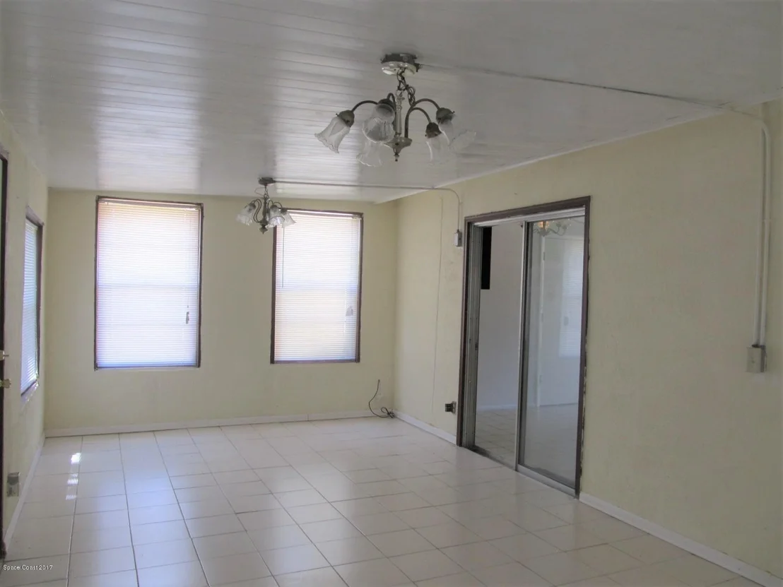 Photo of 1500 Van Eck Road NE