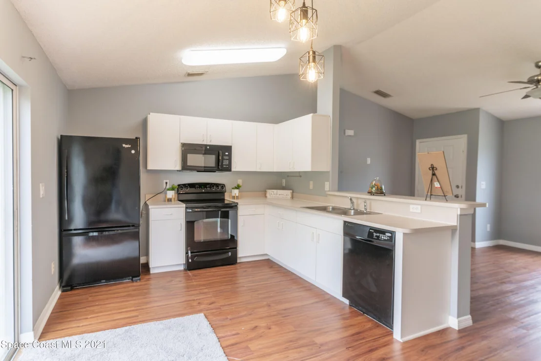 Photo of 950 Eyerly Street