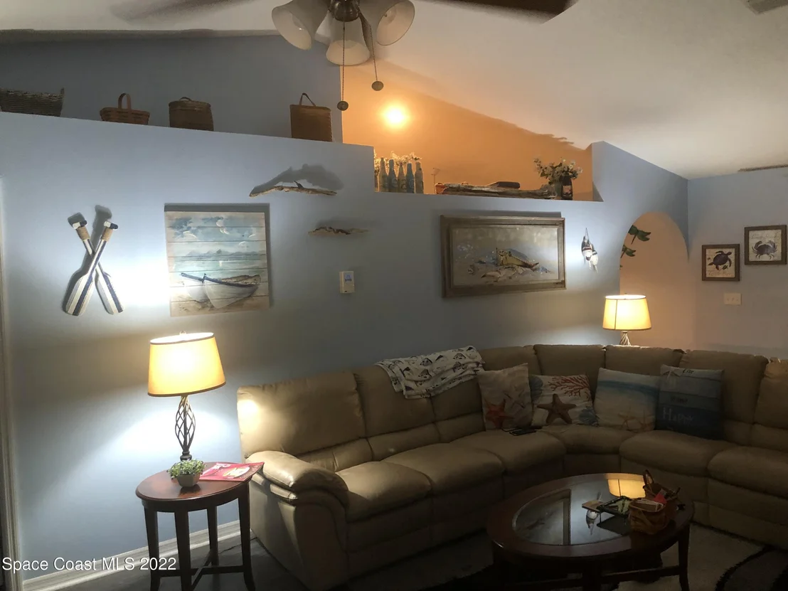 Photo of 6591 Bancroft Avenue