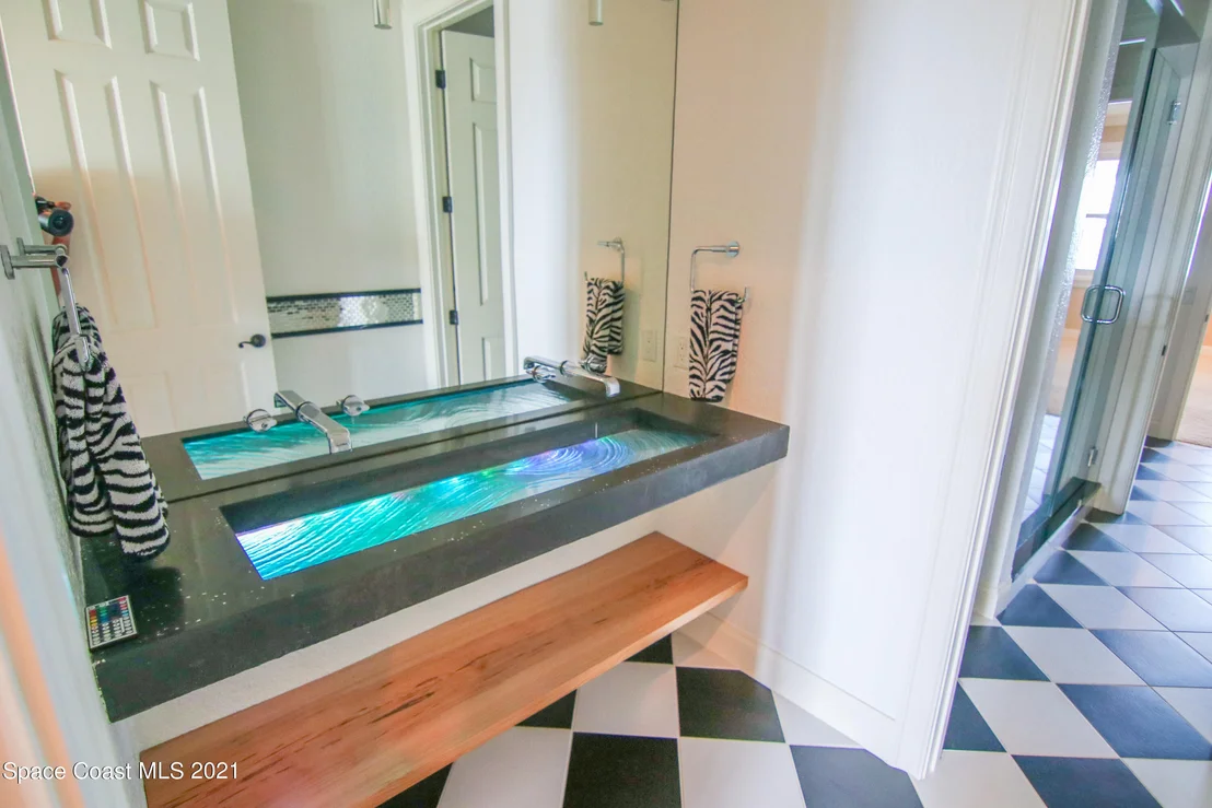 Photo of 228 Mclean Point