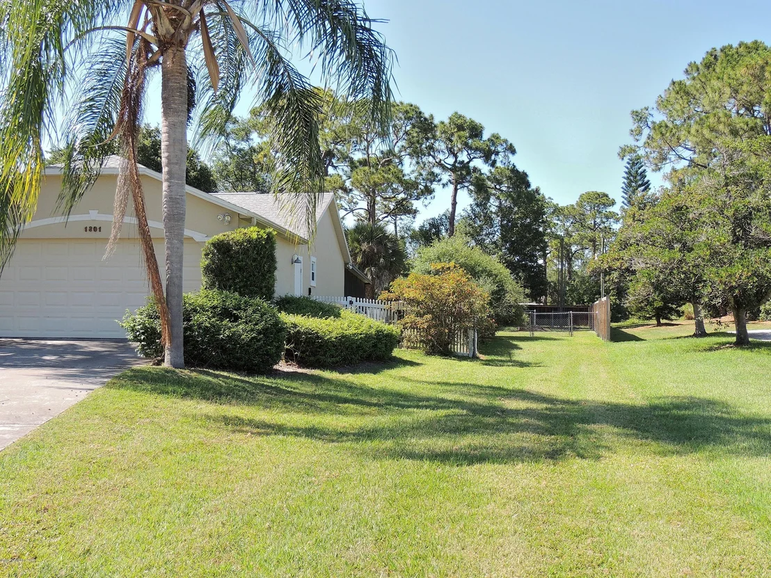 Photo of 1801 Laurel Oak Drive N