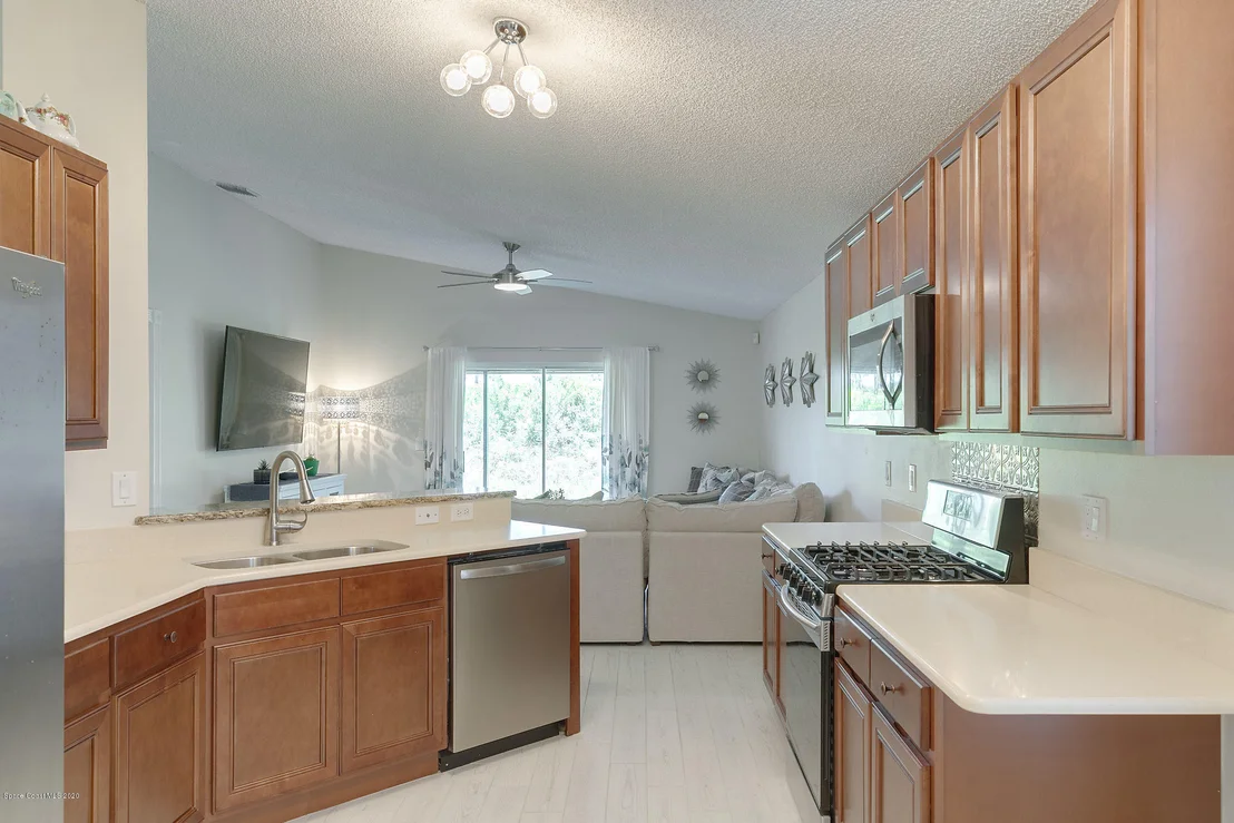 Photo of 877 Villa Drive