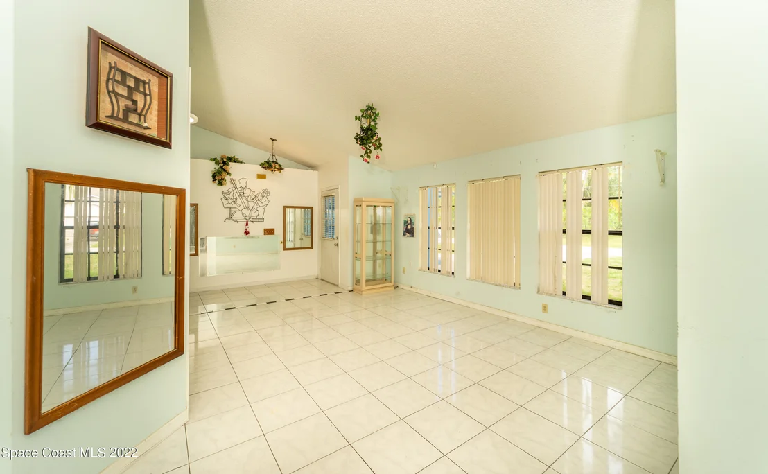 Photo of 5665 Graham Street