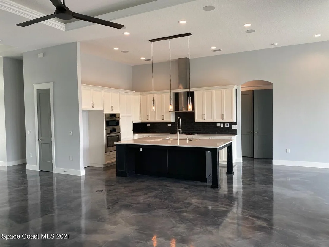 Photo of 2049 Windbrook Drive SE