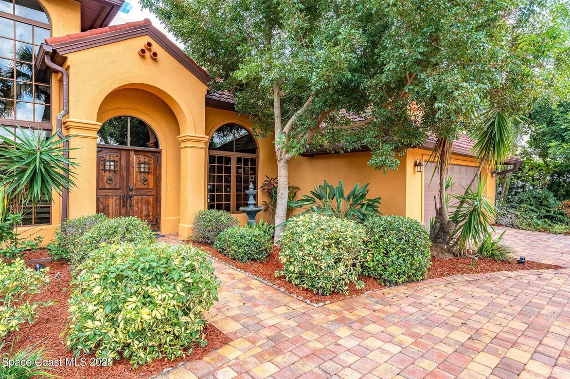 Photo of 442 Riverview Lane