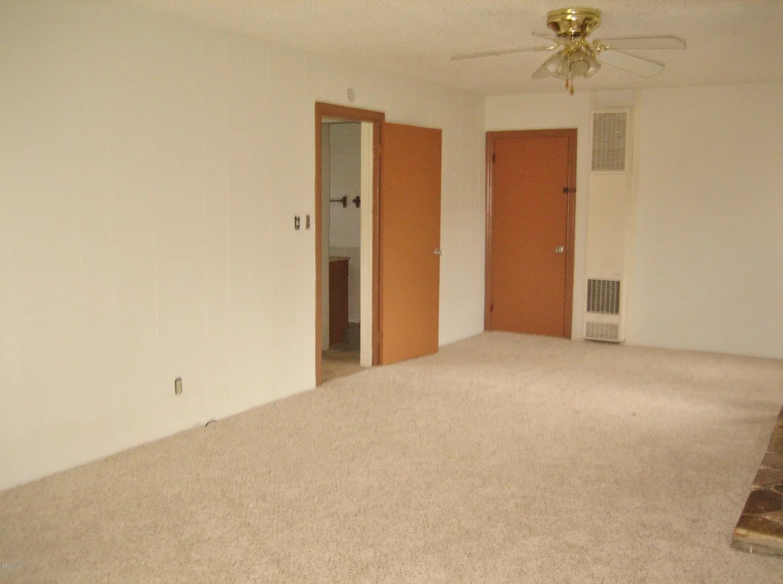 Photo of 551 N Range Road
