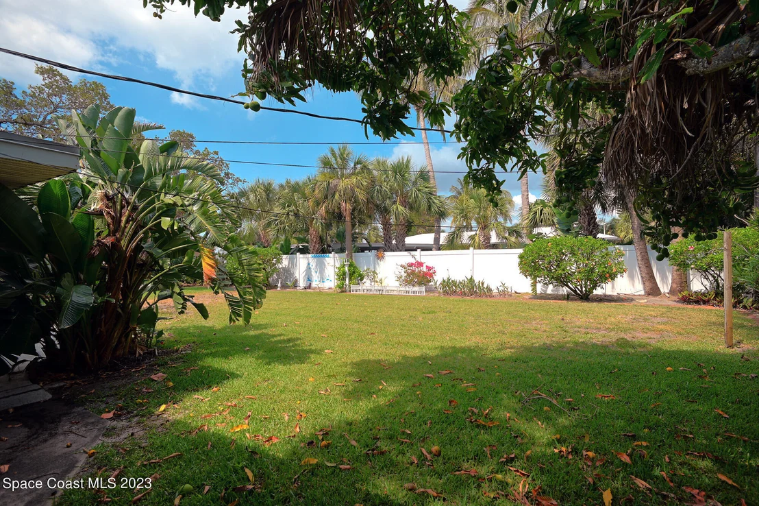 Photo of 204 S Riverside Drive
