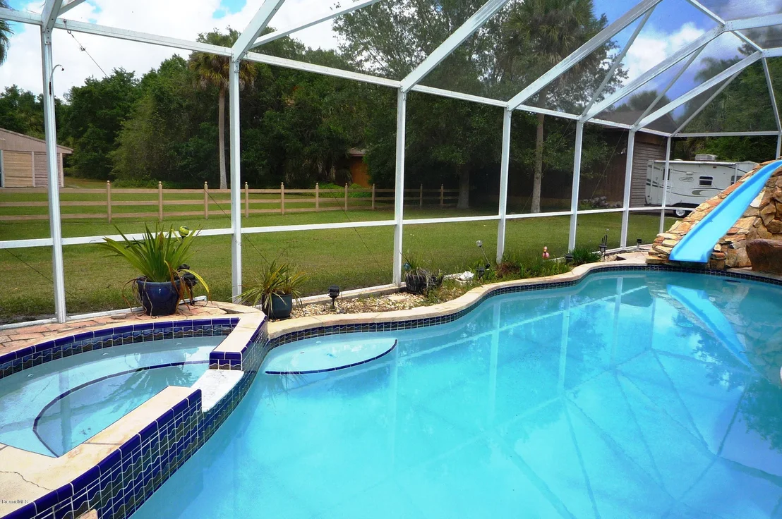 Photo of 3330 Aurora Road