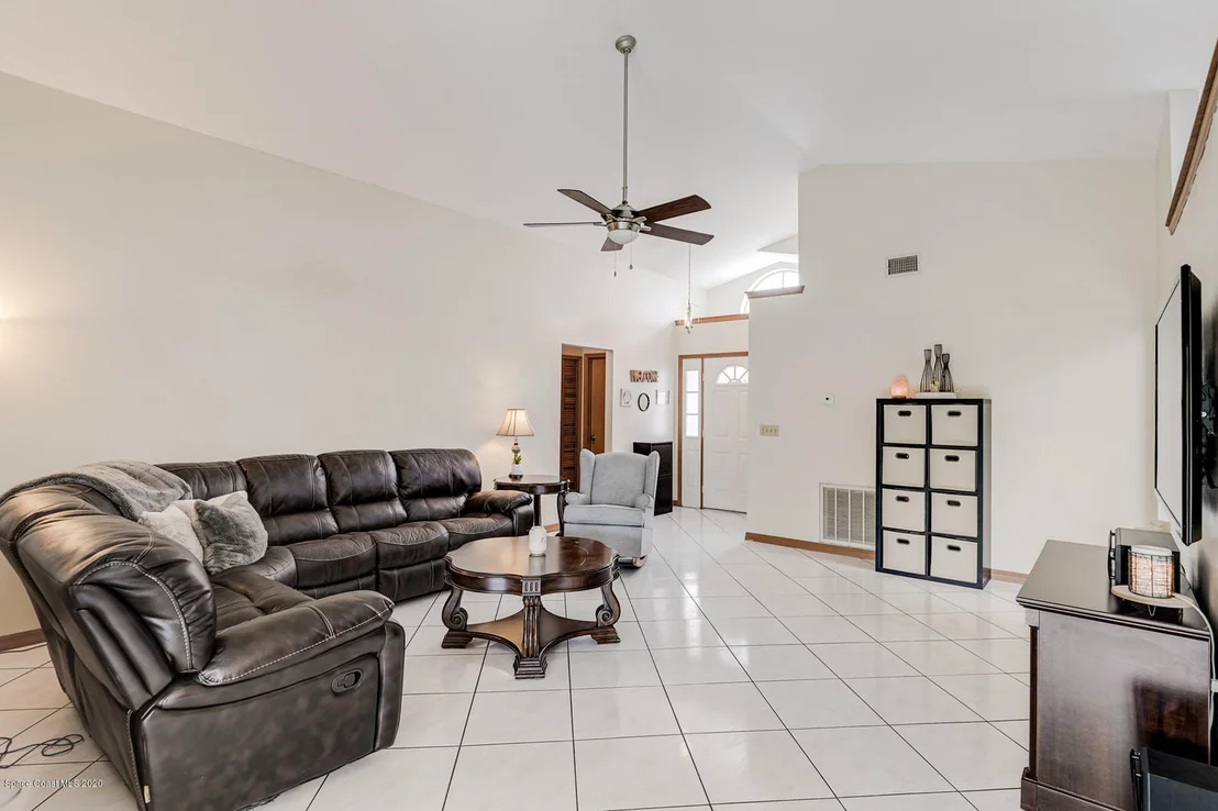 Photo of 950 Cross Lake Drive