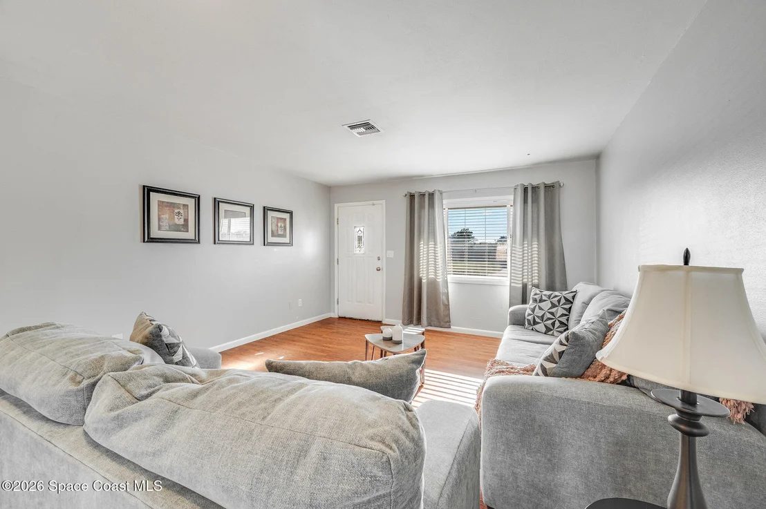 Photo of 995 Eyerly Lane NE