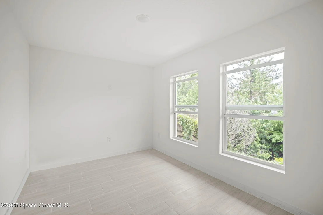 Photo of 1121 River Drive NE