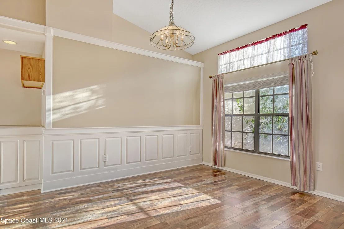 Photo of 1461 Wellington Circle