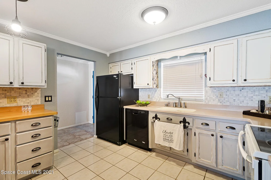 Photo of 934 Kings Post Road