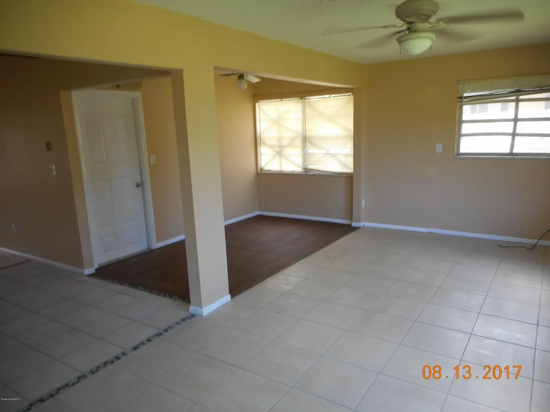 Photo of 1101 Cable Lane NE