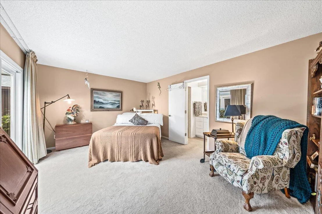 Photo of 210 Bayhead Drive