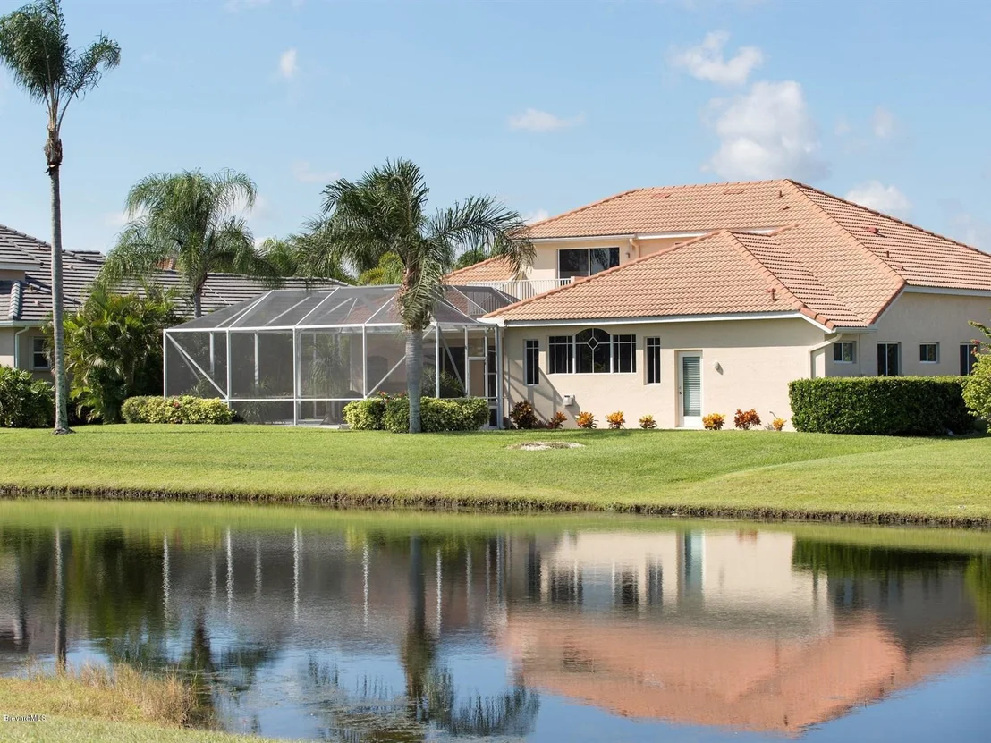 Photo of 965 Chatsworth Drive
