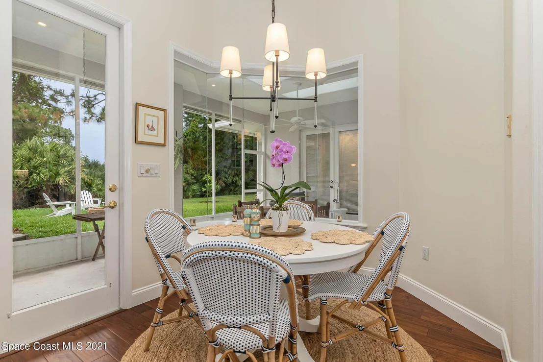 Photo of 975 Somerset Lane