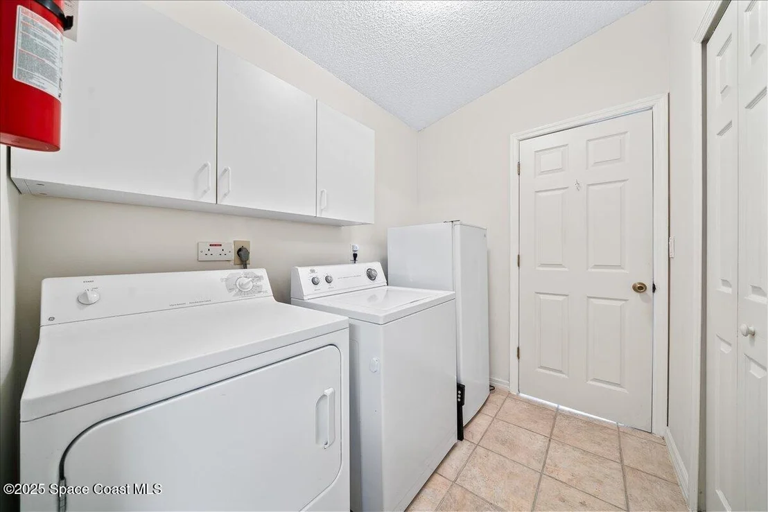 Photo of 883 Villa Drive