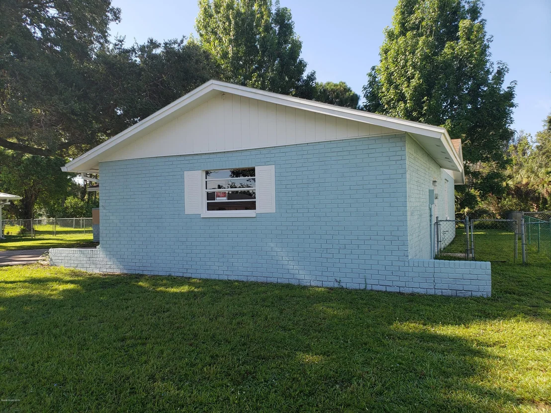Photo of 2863 Wright Avenue