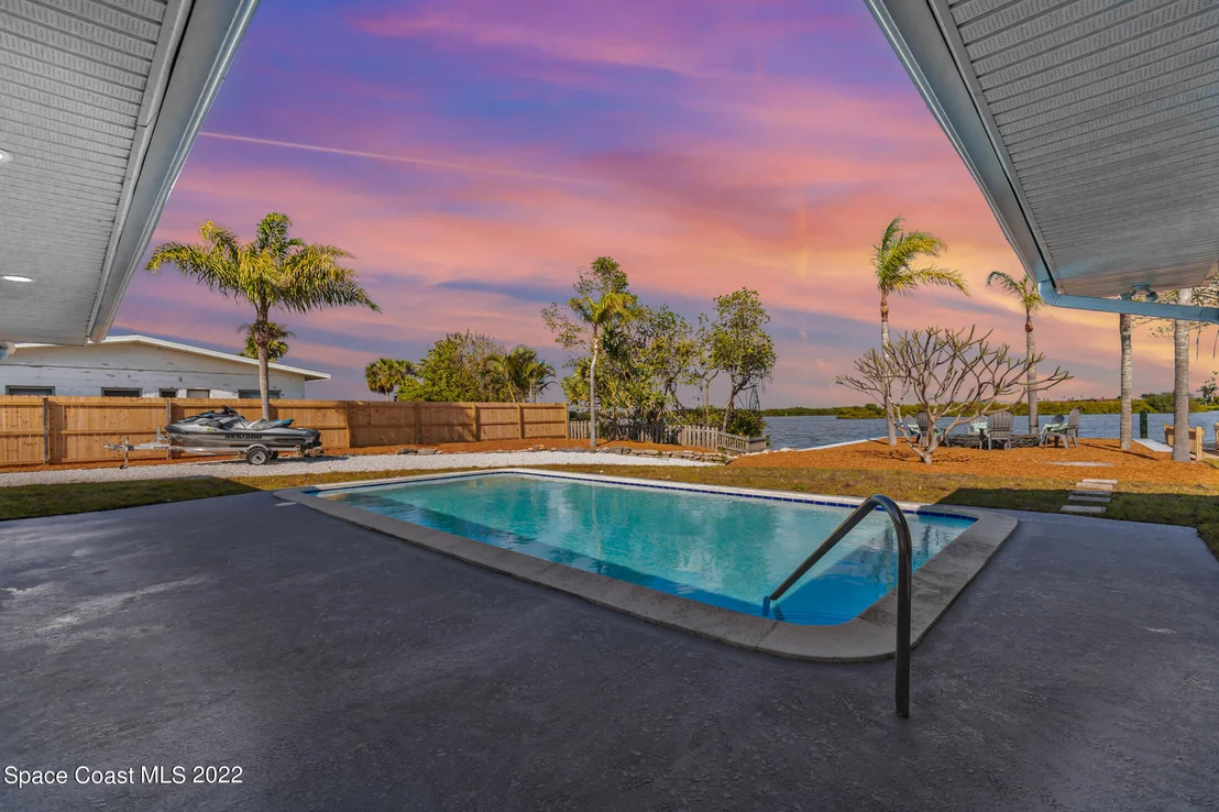 Photo of 77 W Bay Drive