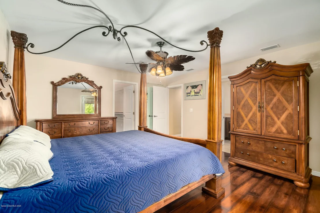 Photo of 810 Cardinal Road