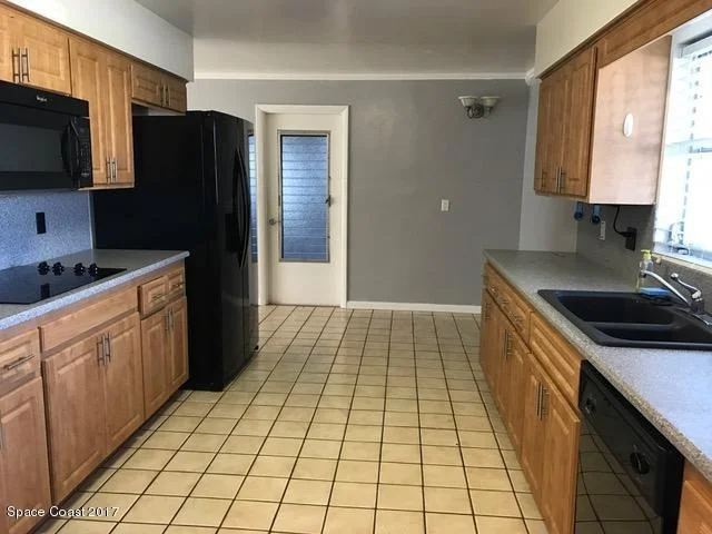Photo of 625 N Robert Way N