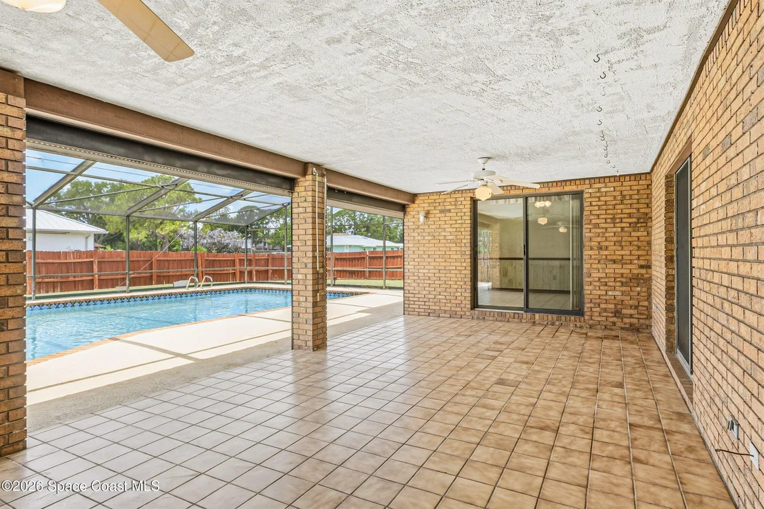 Photo of 460 Neptune Drive NE